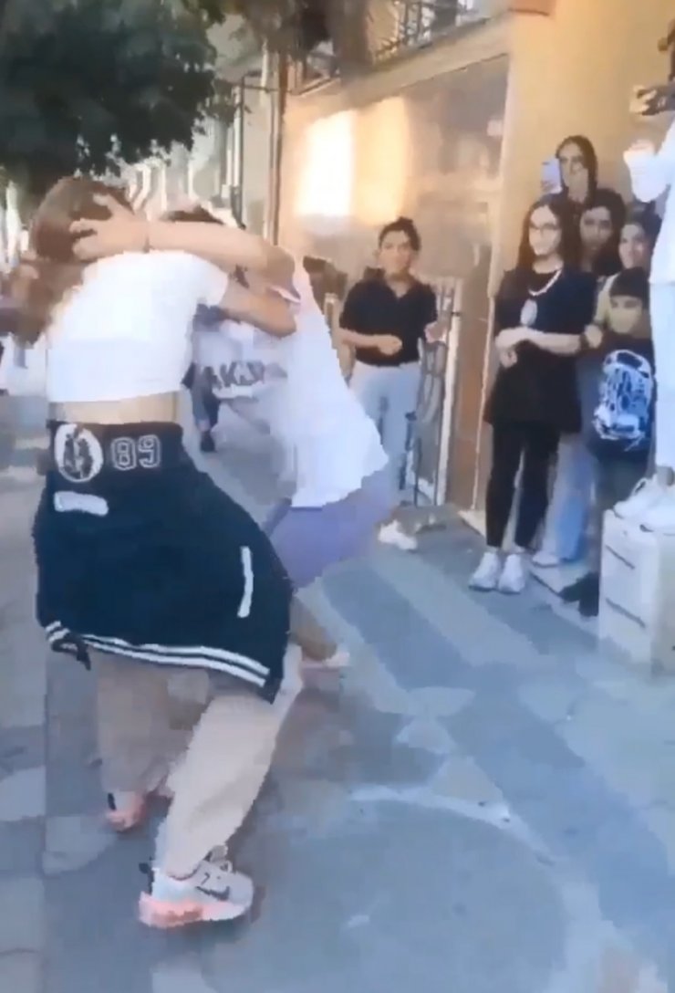 Sultangazi'de sokak dövüşlerini aratmayan görüntüler