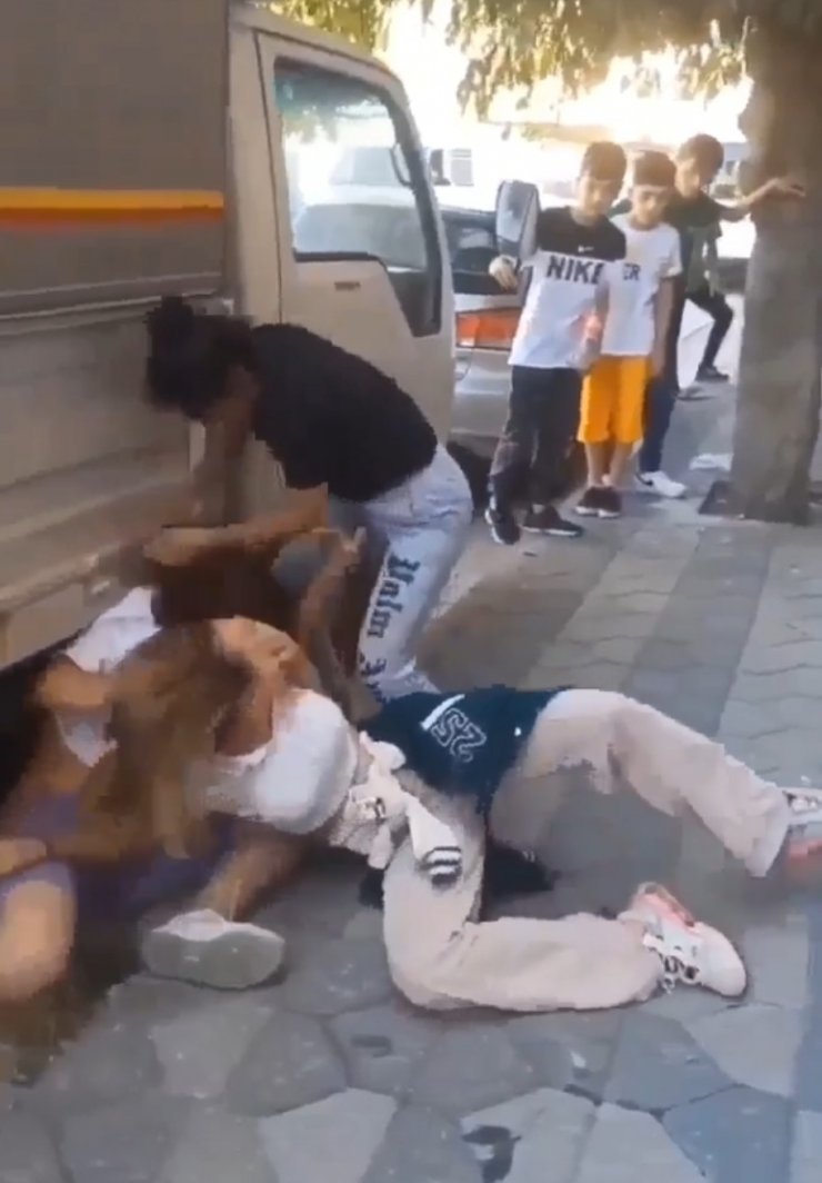 Sultangazi'de sokak dövüşlerini aratmayan görüntüler