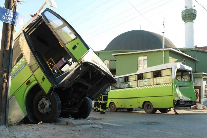 Yolcu dolu otobüs böyle uçtu