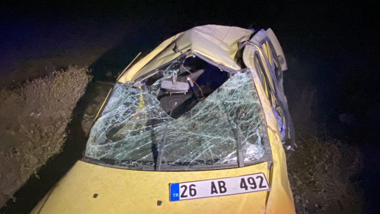 2 hafif ticari araç çapıştı: 1 ölü, 4 yaralı