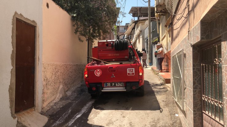 Annesi ve kız kardeşini içeri kilitleyip evi ateşe verdi