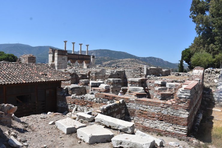 Ayasuluk kazılarında yeni iskeletler bulundu