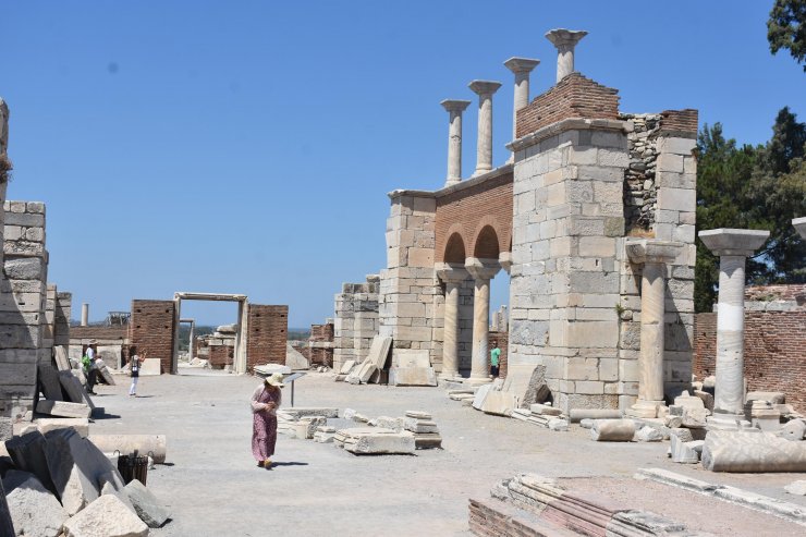 Ayasuluk kazılarında yeni iskeletler bulundu