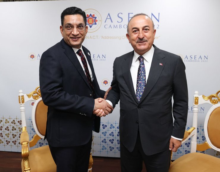 Bakan Çavuşoğlu Kamboçya’da ikili görüşmelere devam ediyor