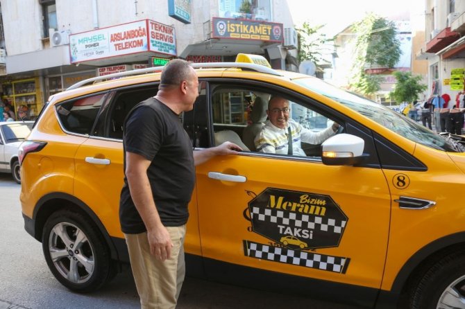 Başkan Kavuş direksiyon başında vatandaşı dinliyor