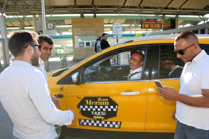 Başkan Kavuş direksiyon başında vatandaşı dinliyor