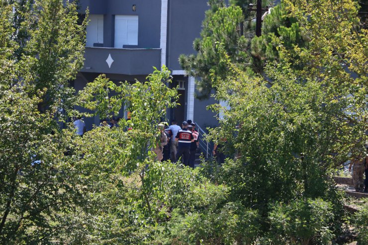 Cinayet şüphelisini, olay yerinde bıraktığı ayakkabıları yakalattı