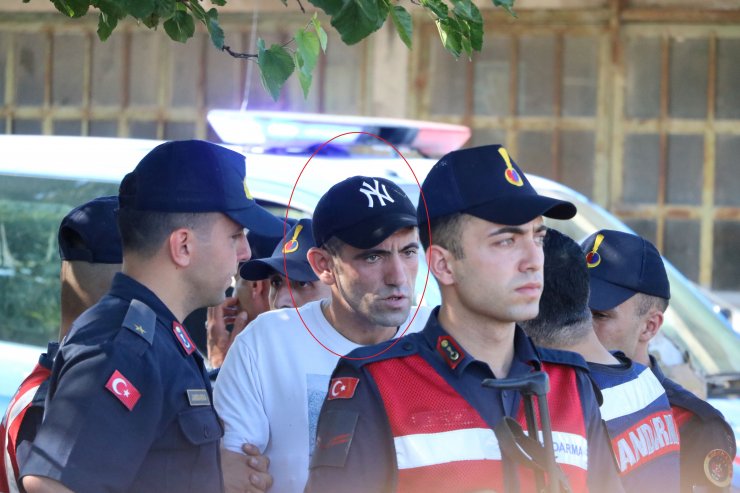 Cinayet şüphelisini, olay yerinde bıraktığı ayakkabıları yakalattı