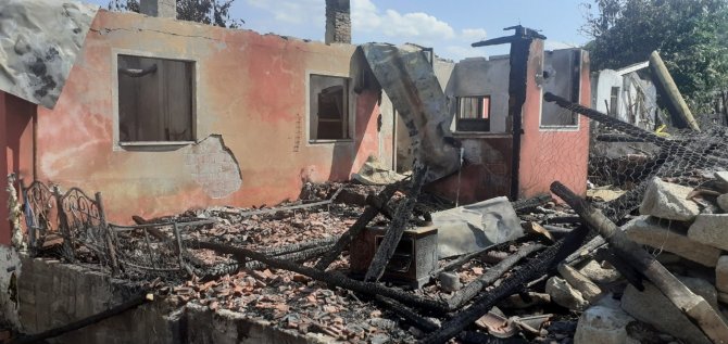 Çorum’da 2 ev küle döndü: 1 ölü 1 yaralı