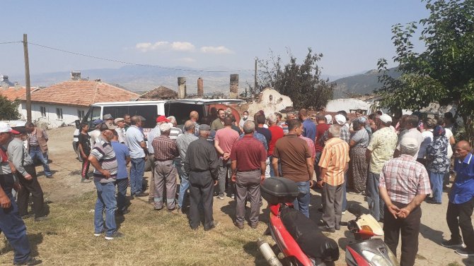 Çorum’da 2 ev küle döndü: 1 ölü 1 yaralı