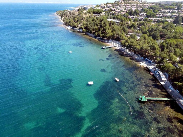 Denizde alabora olan lastik bottaki balıkçı aranıyor