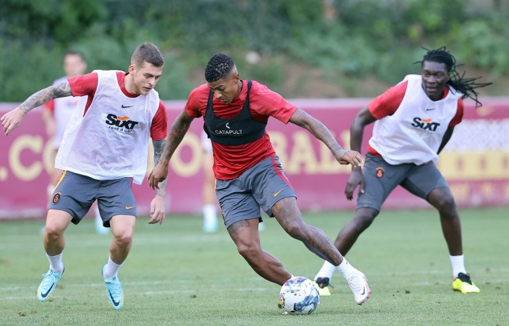 Galatasaray, Antalyaspor mesaisine devam etti