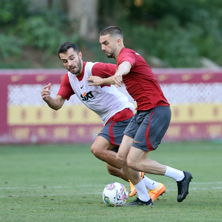 Galatasaray, Antalyaspor mesaisine devam etti