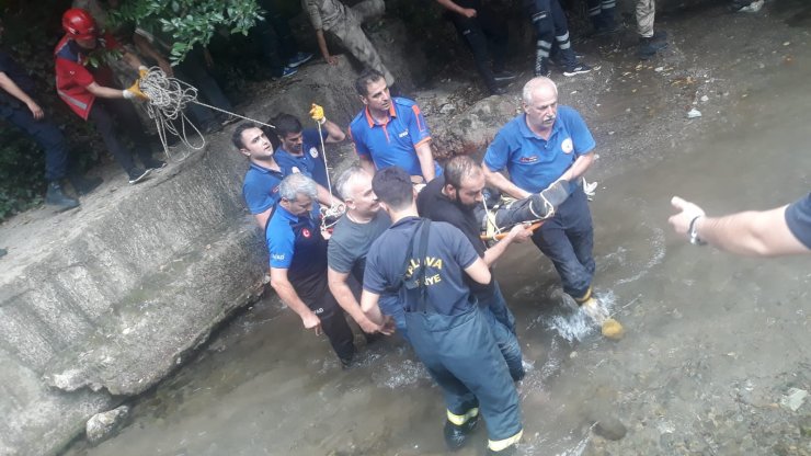 İş makinesiyle uçuruma yuvarlandı, hastanede kurtarılamadı