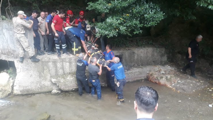 İş makinesiyle uçuruma yuvarlandı, hastanede kurtarılamadı