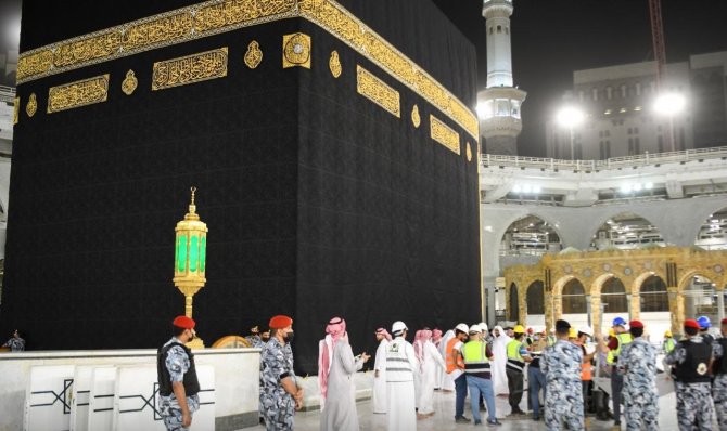 Kabe’nin etrafındaki bariyerler 2,5 yıl sonra kaldırdı