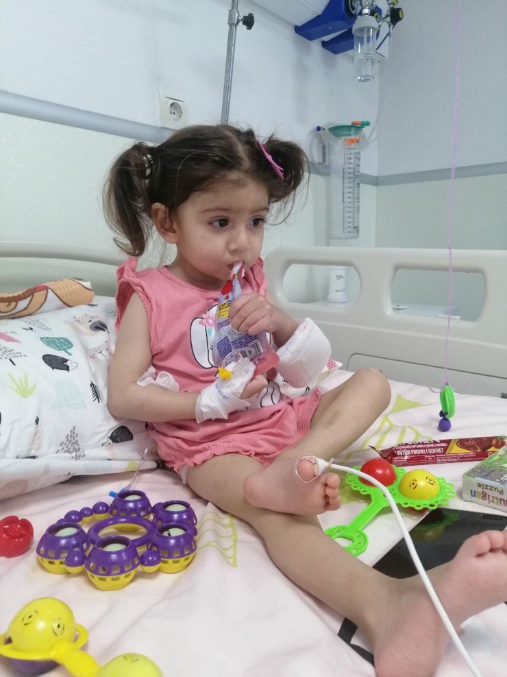 Kalp nakliyle yaşama tutunan küçük Asel, yoğun bakımdan çıktı