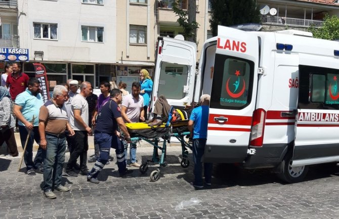 Kamyonetin çarptığı yaya yaralandı