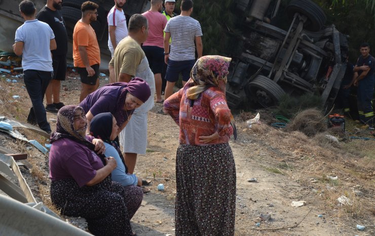 Tur otobüsüyle kamyon çarpıştı: 1 ölü, 7 yaralı