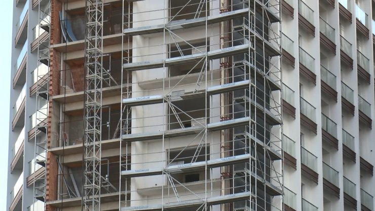 Tuzla'da inşaat işçisi 5'inci kattan düşerek hayatını kaybetti: Ailesi ölümü şüpheli buldu