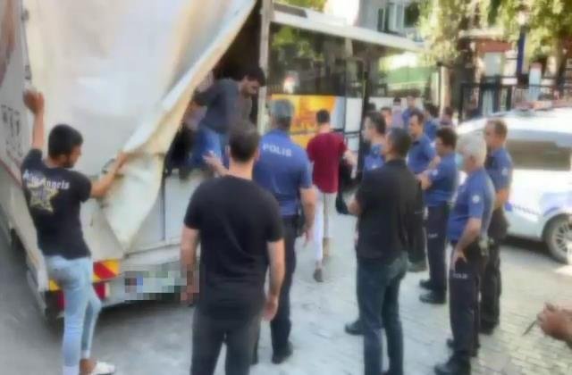 15 Temmuz Şehitler Köprüsü'nde durdurulan kamyonetten 56 kaçak göçmen çıktı