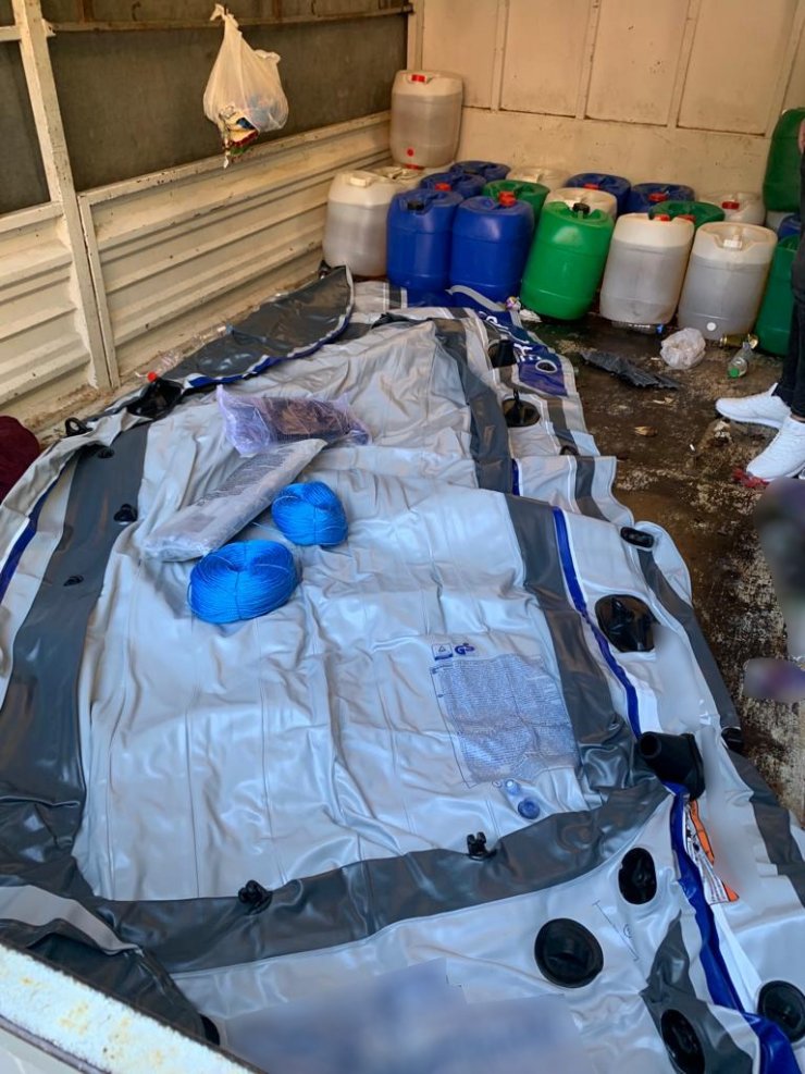 15 Temmuz Şehitler Köprüsü'nde durdurulan kamyonetten 56 kaçak göçmen çıktı