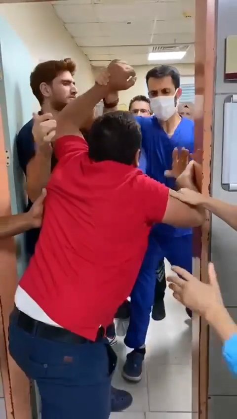 Acil serviste 'maske' uyarısında bulunan doktora saldıran şüpheli serbest