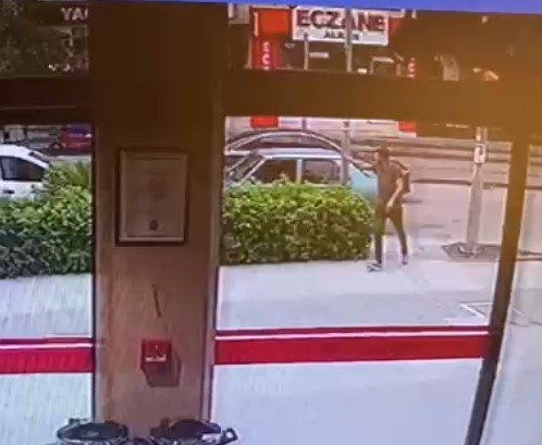 Altın ve para bulamayınca çaldığı otomobili bırakıp kaçtı