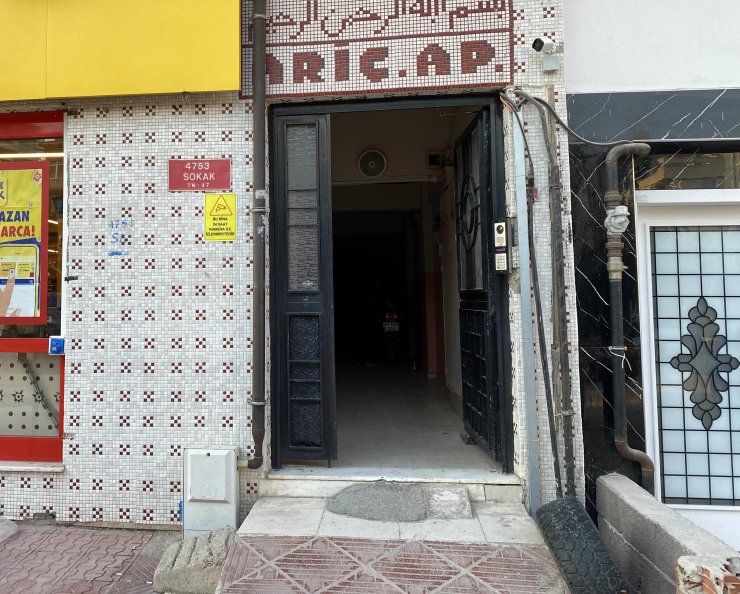 Apartmandan elektrikli motosiklet hırsızlığı kamerada