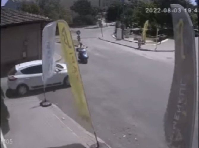 Bursa’da motosiklet kazadan kıl payı kurtuldu