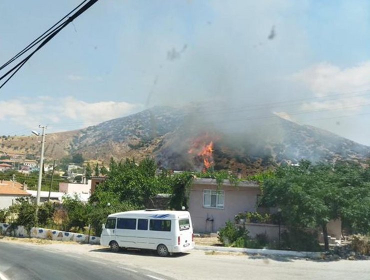 Çanakkale'de makilik yangını, ormana sıçradı