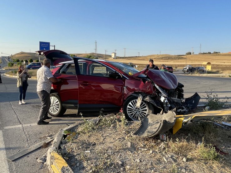 Cip ile karavan kavşakta çarpıştı: 1'i bebek 7 yaralı