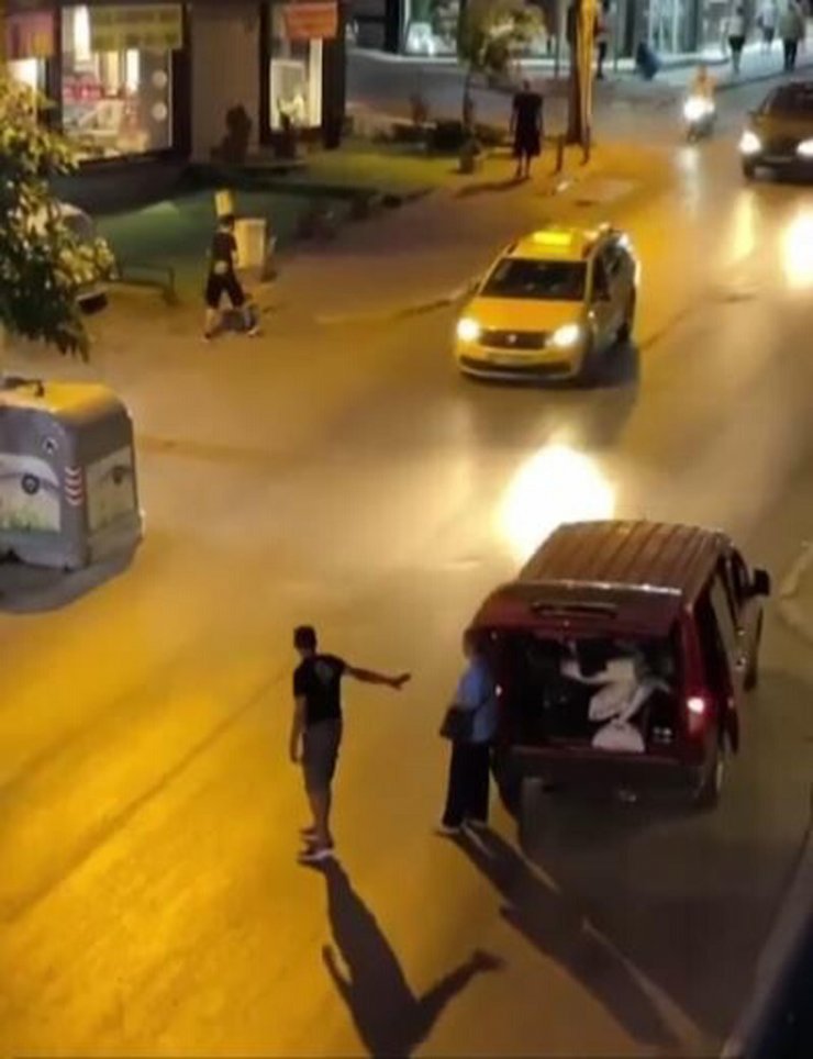 İhtiyaç sahipleri için konulan giysi kutusundan hırsızlık kamerada; 5 gözaltı