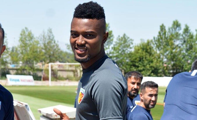 Kayserispor'un Ganalı futbolcusu Mensah: Beşiktaş'a gol atarsam...