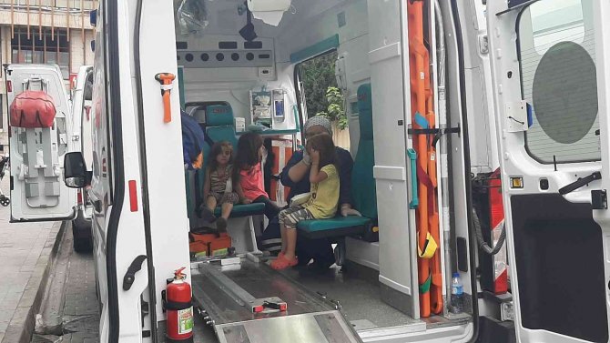 Kontrolden çıkan otomobil takla atıp refüje devrildi: 3’ü çocuk 5 yaralı