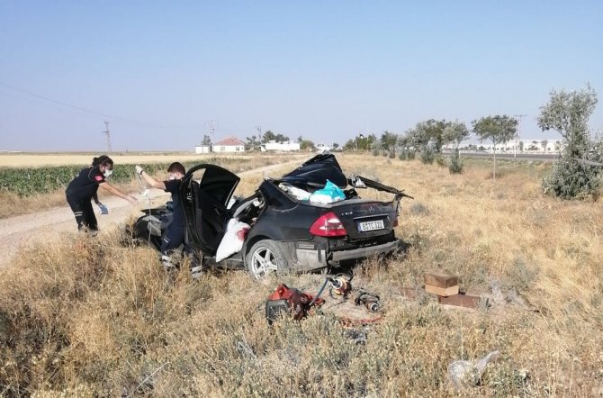 Konya'da tıra çarpan otomobildeki 3 kişi öldü, 1 kişi yaralandı