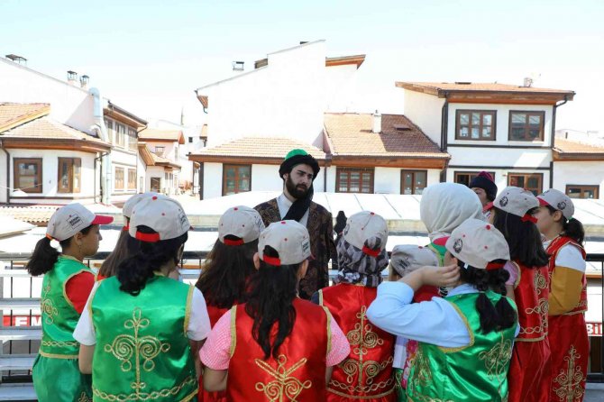 Konyalı öğrenciler Genç KOMEK sayesinde canlı tarih turuna çıkıyor