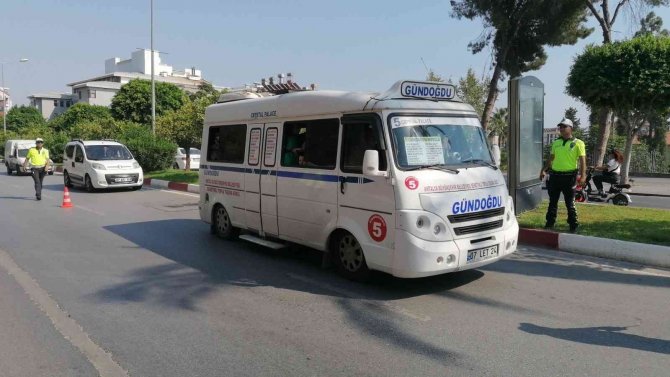 Manavgat’ta trafik ekiplerinden fazla yolcuya taviz yok