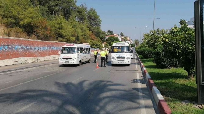 Manavgat’ta trafik ekiplerinden fazla yolcuya taviz yok