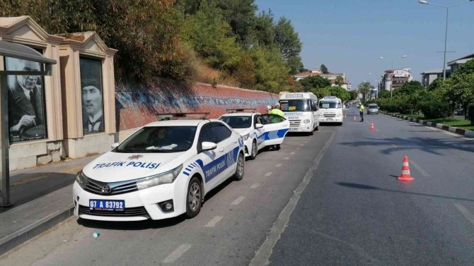 Manavgat’ta trafik ekiplerinden fazla yolcuya taviz yok