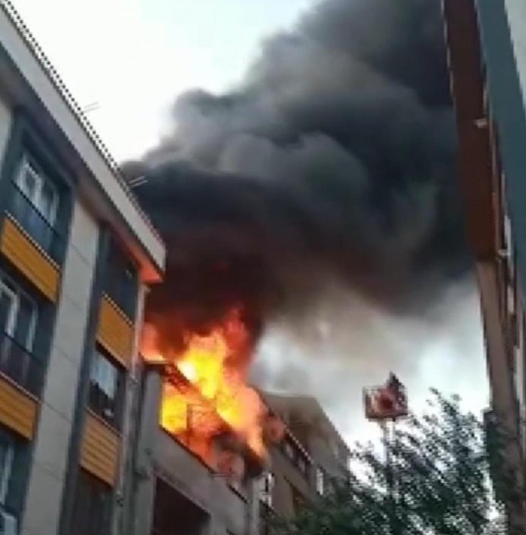 Metruk bina alev alev yandı