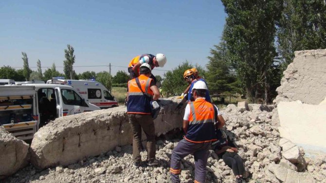 Niğde’de gerçeği aratmayan deprem tatbikatı