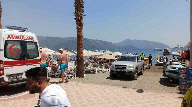 Sürat teknesi tekne dolmuşa çarptı, 1 ölü 3 yaralı