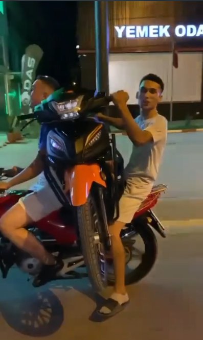 Tehlikenin sınırlarını zorladılar; o anlar kamerada