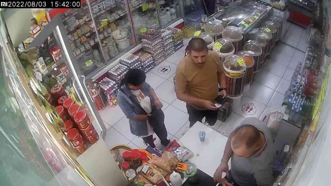 Tırnakçılık yaparak kaşla göz arasında para çaldılar