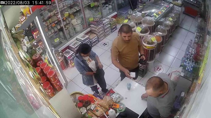 Tırnakçılık yaparak kaşla göz arasında para çaldılar