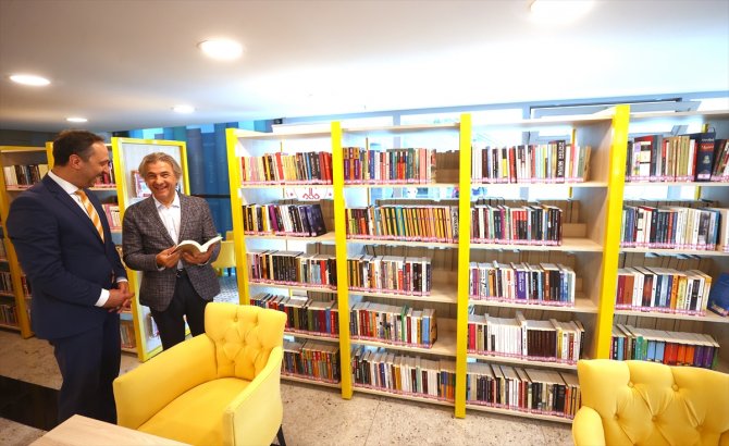 YHT Garı'nda kütüphane açıldı