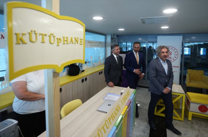 YHT Garı'nda kütüphane açıldı