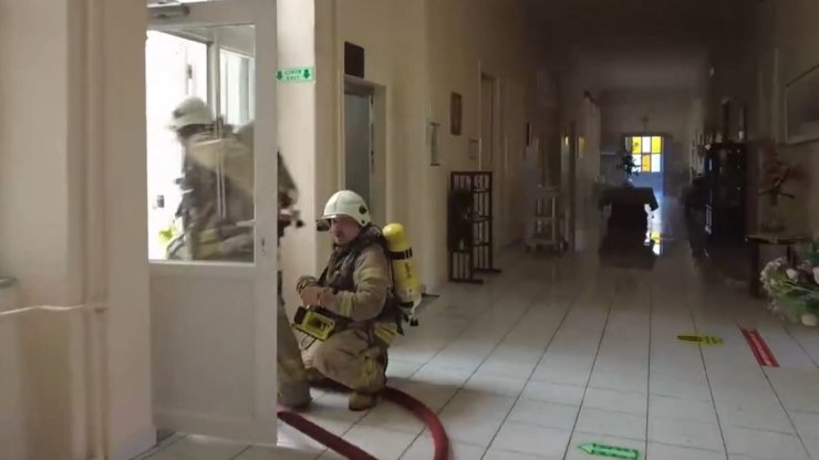 Zeytinburnu'nda hastane yangını sırasında içeriden çekilen görüntüler