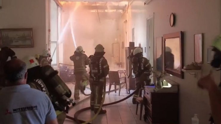 Zeytinburnu'nda hastane yangını sırasında içeriden çekilen görüntüler